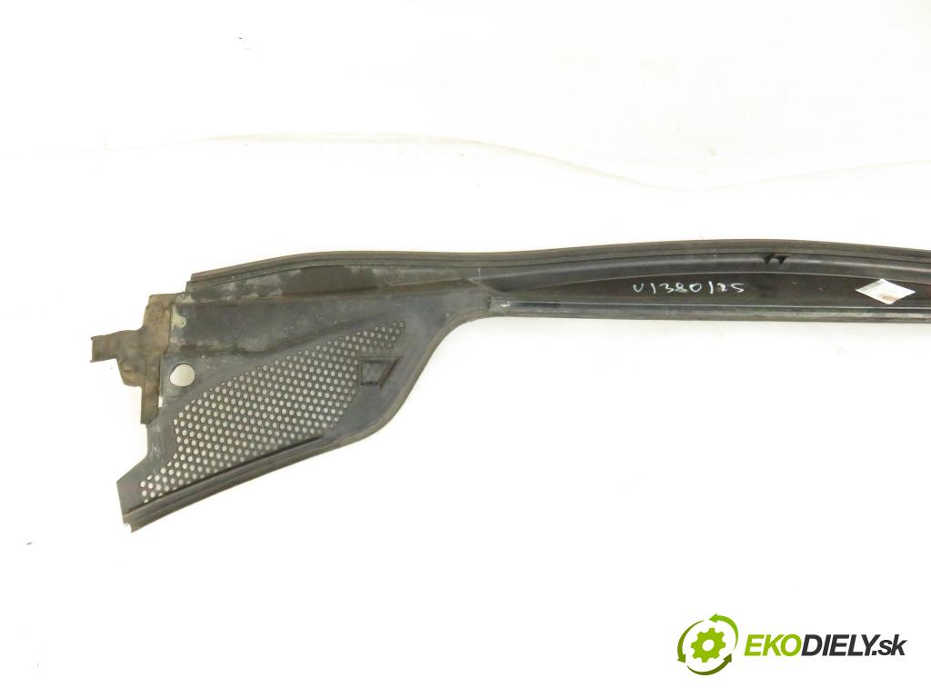 CITROEN C4 I (LC_) HB 2005 66,00 1.6 HDi - 9HX (DV6ATED4) 1560,00 Torpédo, plast pod čelné okno 96467935XT (Torpédo (plast pod čelným sklom))