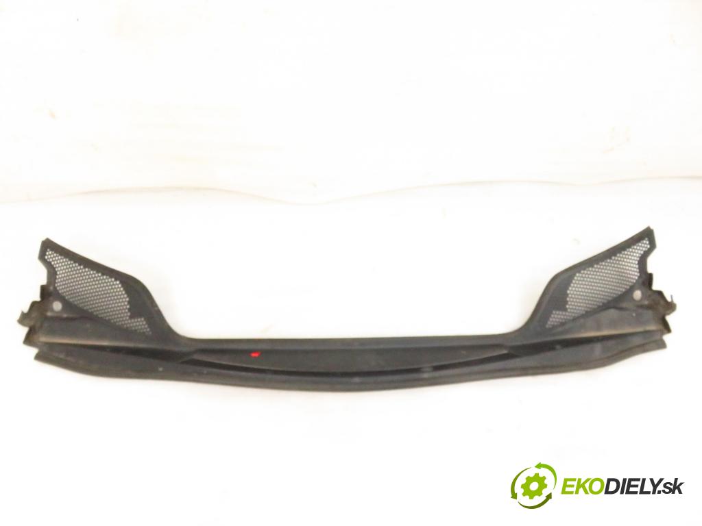 CITROEN C4 I (LC_) HB 2005 66,00 1.6 HDi - 9HX (DV6ATED4) 1560,00 Torpédo, plast pod čelné okno 96467935XT (Torpédo (plast pod čelným sklom))