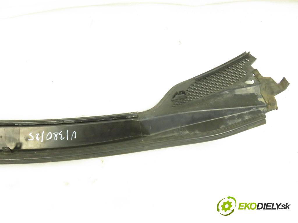 CITROEN C4 I (LC_) HB 2005 66,00 1.6 HDi - 9HX (DV6ATED4) 1560,00 Torpédo, plast pod čelné okno 96467935XT (Torpédo (plast pod čelným sklom))