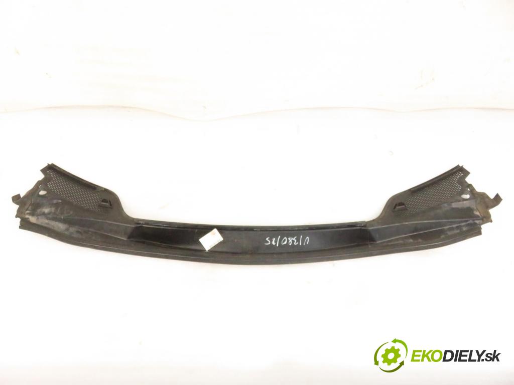 CITROEN C4 I (LC_) HB 2005 66,00 1.6 HDi - 9HX (DV6ATED4) 1560,00 Torpédo, plast pod čelné okno 96467935XT (Torpédo (plast pod čelným sklom))