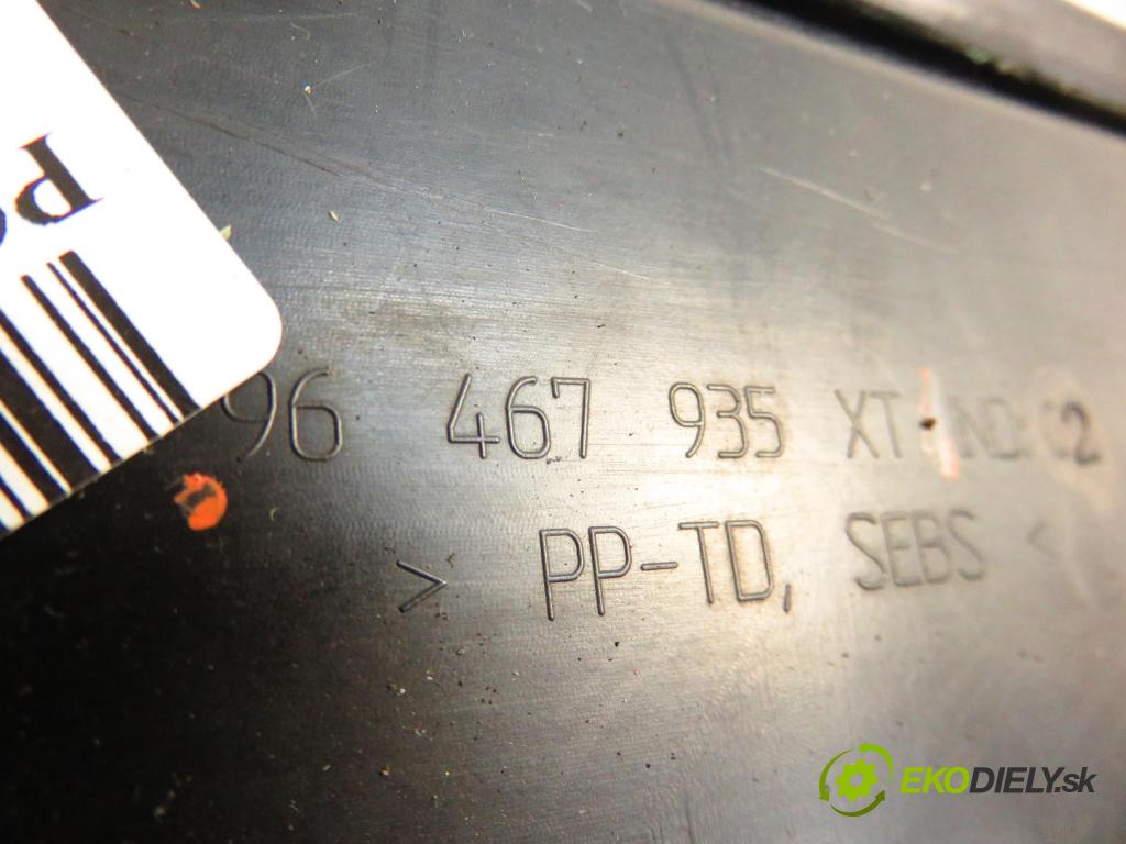 CITROEN C4 I (LC_) HB 2005 66,00 1.6 HDi - 9HX (DV6ATED4) 1560,00 Torpédo, plast pod čelné okno 96467935XT (Torpédo (plast pod čelným sklom))