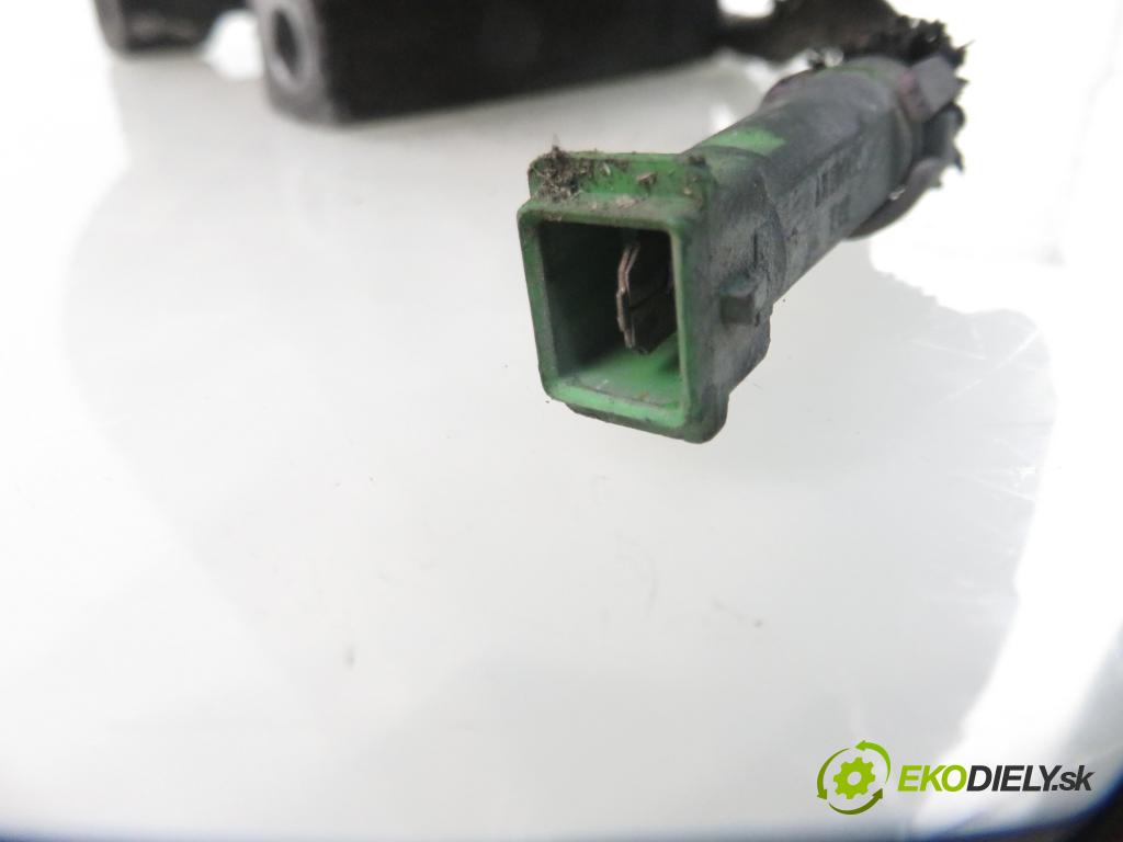 VW PASSAT B5 (3B2) SEDAN 1999 81,00 1.9 TDI - AVG 1896,00 KOMPRESOR: klimatizácie  (Kompresor klimatizácie)