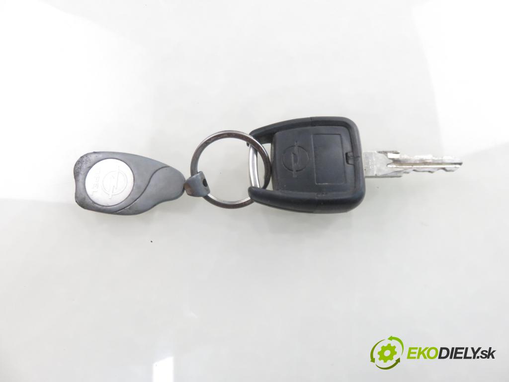 OPEL ZAFIRA A Nadwozie Wielkopojemne (MPV) (T98)  MINIVAN 2003 74,00 2.0 DTI 16V 101 - Y 20 DTH 1995,00 spinačka 90589313 ; 90589389 (Spínacia skrinka)