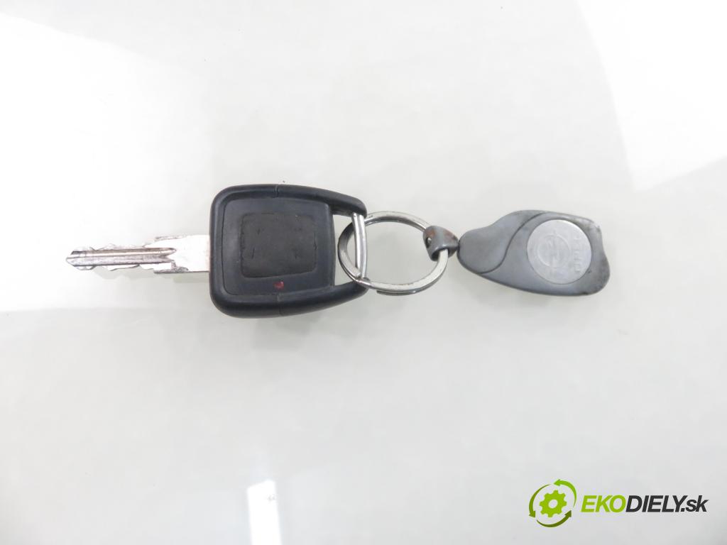 OPEL ZAFIRA A Nadwozie Wielkopojemne (MPV) (T98)  MINIVAN 2003 74,00 2.0 DTI 16V 101 - Y 20 DTH 1995,00 spinačka 90589313 ; 90589389 (Spínacia skrinka)