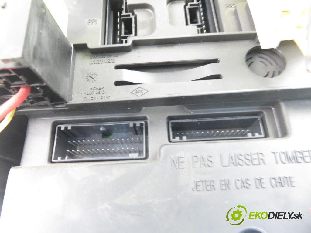 RENAULT SCENIC I (JA0/1_) MINIVAN 2002 0,00 1.6 - K4M 708 1598,00 MODUL BSI 8200029342B