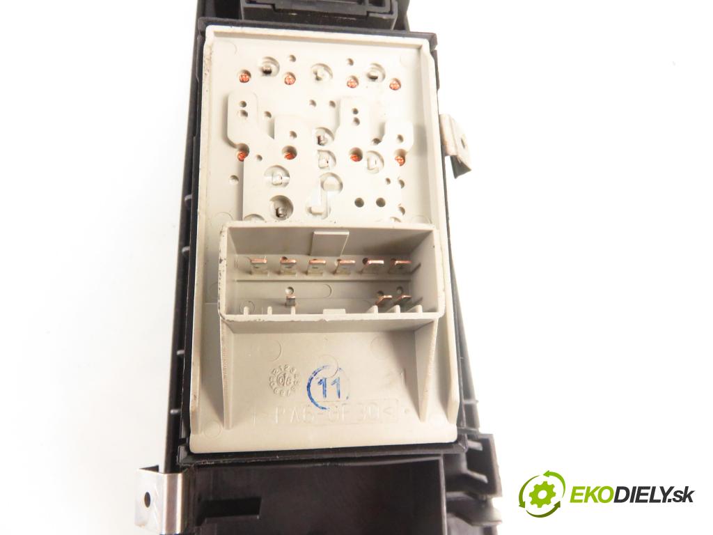 FIAT GRANDE PUNTO (199_) HB 2009 55,00 1.4 - 199 A7.000 1368,00 Panel ovládaní oken 735380444
