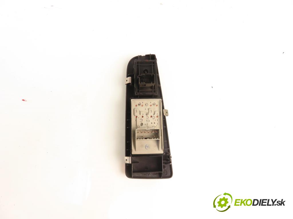 FIAT GRANDE PUNTO (199_) HB 2009 55,00 1.4 - 199 A7.000 1368,00 Panel ovládaní oken 735380444