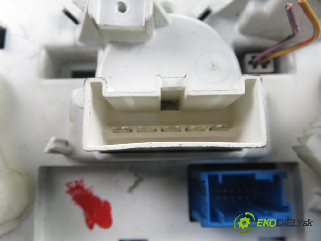 FIAT GRANDE PUNTO (199_) HB 2009 55,00 1.4 - 199 A7.000 1368,00 Panel kúrenia KLIMATIZACE: 5G1140100