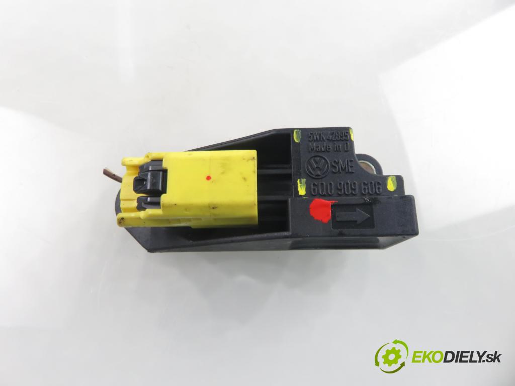 VW PASSAT B5.5 (3B3) SEDAN 2000 96,00 1.9 TDI PD 130 - AVF 1896,00 Snímač nárazu 5WK42895 ; 6Q0909606 (Snímač nárazu)