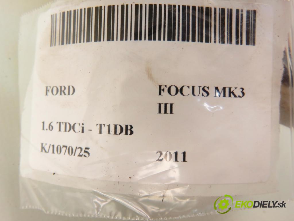 FORD FOCUS III HB 2011 85,00 1.6 TDCi - T1DA 1560,00 nádržka ostřikovačů BM6117B613AG (Klika dveří ostatní)