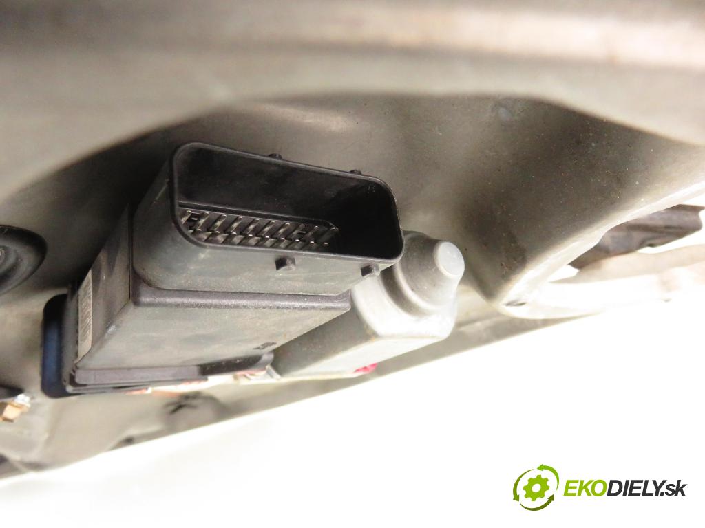VW BORA (1J2) SEDAN 1999 85,00 2 - APK 1984,00 mechanismus oken 1J4837755E