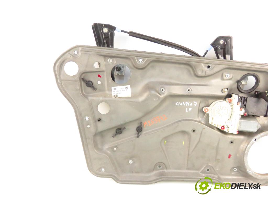 VW BORA (1J2) SEDAN 1999 85,00 2 - APK 1984,00 mechanismus oken 1J4837755E