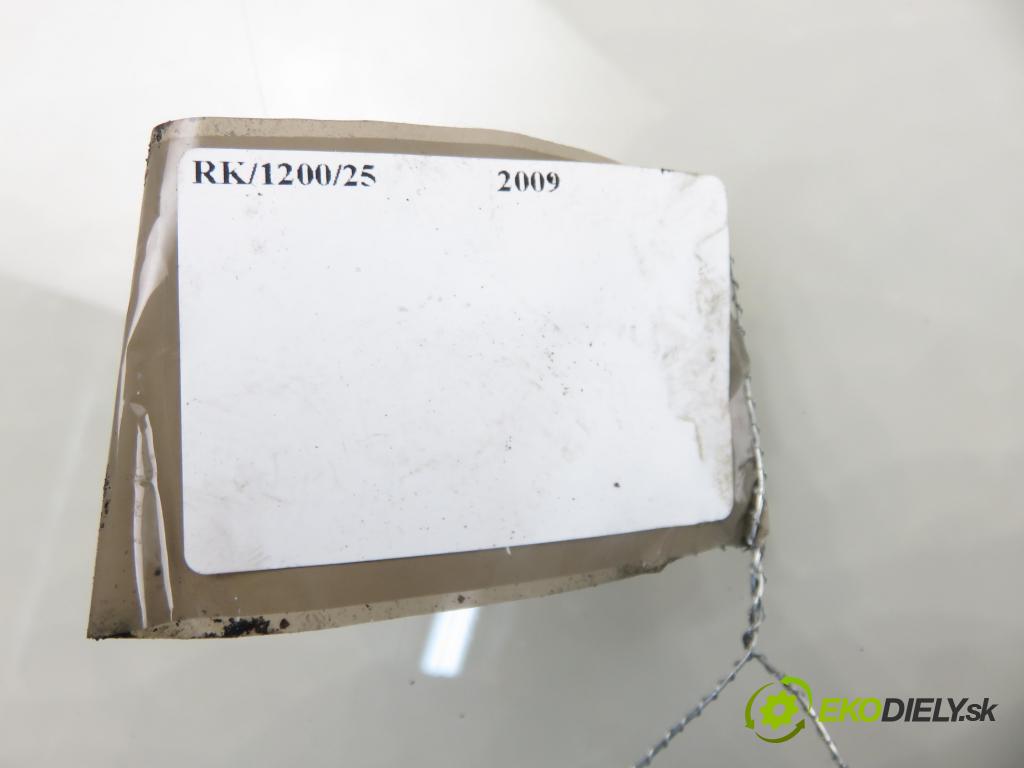 FIAT GRANDE PUNTO (199_) HB 2009 55,00 1.4 - 199 A7.000 1368,00 KOMPRESOR: klimatizácie 55194880 ; 4471902151 (Kompresor klimatizácie)