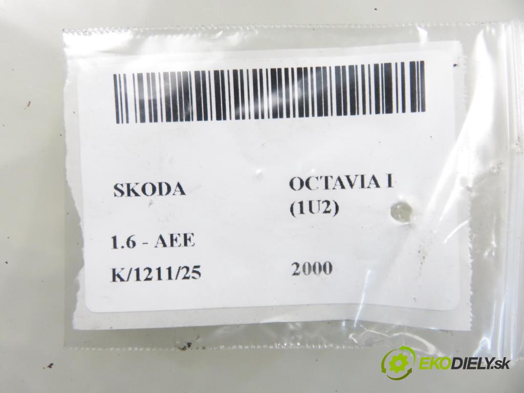 SKODA OCTAVIA I (1U2) LIFTBACK 2000 55,00 1.6 - AEE 1598,00 rozdělovač ZAPALOVÁNÍ 030905205AB ; 0237521061