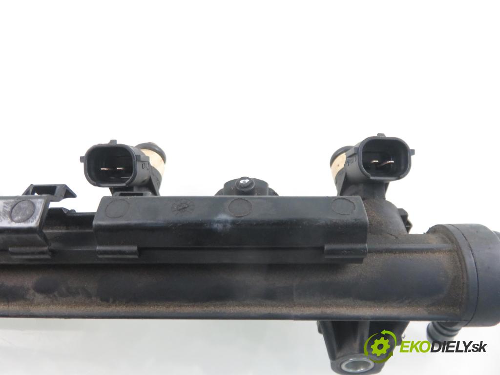 SKODA FABIA I (6Y2) HB 2003 55,00 1.4 16V - BBY 1390,00 Lišta vstrekovacia 036906031M ; 3100B05609 ; 036133320 (Vstrekovacia lišta)