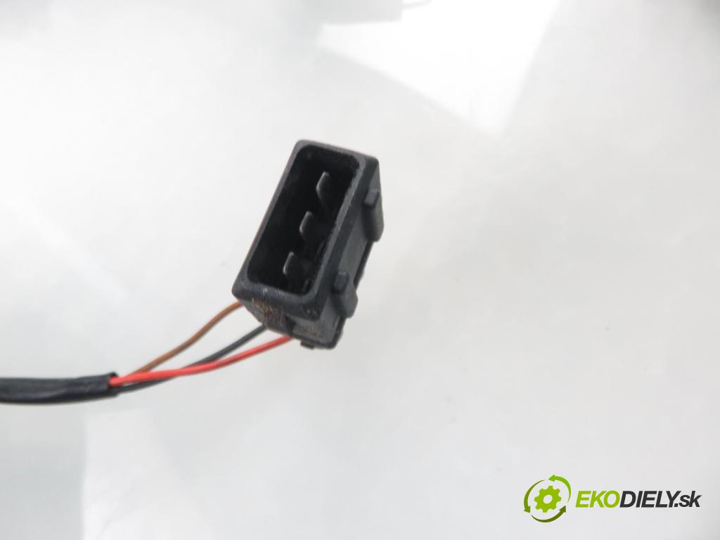 VW PASSAT B3/B4 Variant (3A5, 35I) KOMBI 1994 74,00 1.6 - AEK 1595,00 klika 
