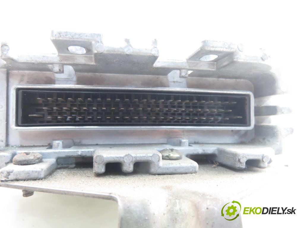 VW PASSAT B3/B4 Variant (3A5, 35I) KOMBI 1994 74,00 1.6 - AEK 1595,00 Riadiaca jednotka Motor 0261203729 ; 037906258AQ