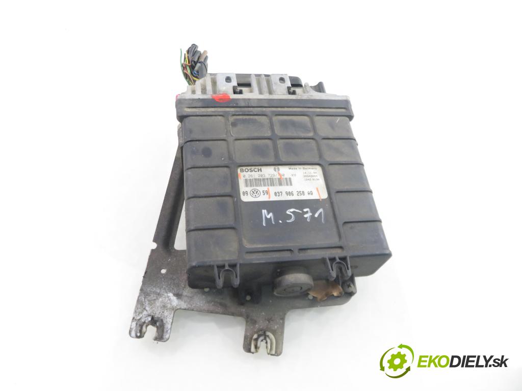 VW PASSAT B3/B4 Variant (3A5, 35I) KOMBI 1994 74,00 1.6 - AEK 1595,00 Riadiaca jednotka Motor 0261203729 ; 037906258AQ
