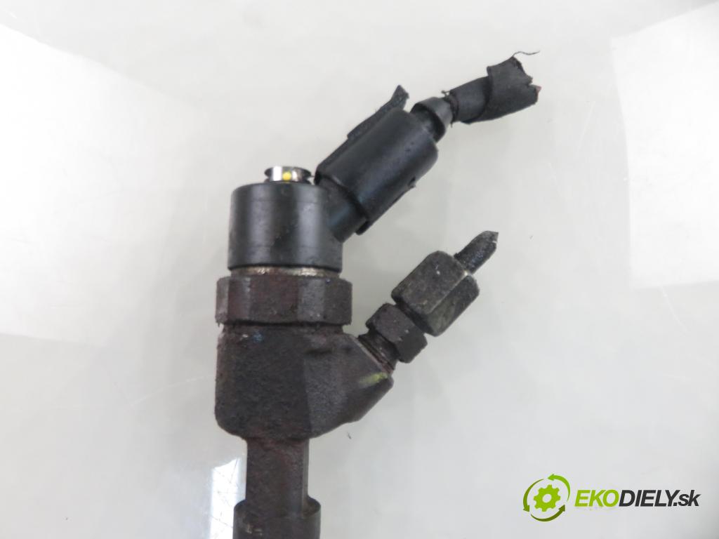 MERCEDES-BENZ KLASA A (W168) HB 2002 70,00 A 170 CDI 95 - OM 668.942 1689,00 vstrekovač 0445110015 ; 6680700287 (Vstrekovač paliva)