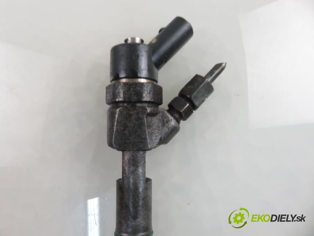 MERCEDES-BENZ KLASA A (W168) HB 2002 70,00 A 170 CDI 95 - OM 668.942 1689,00 vstrekovač 0445110090 ; 6680700887 (Vstrekovač paliva)