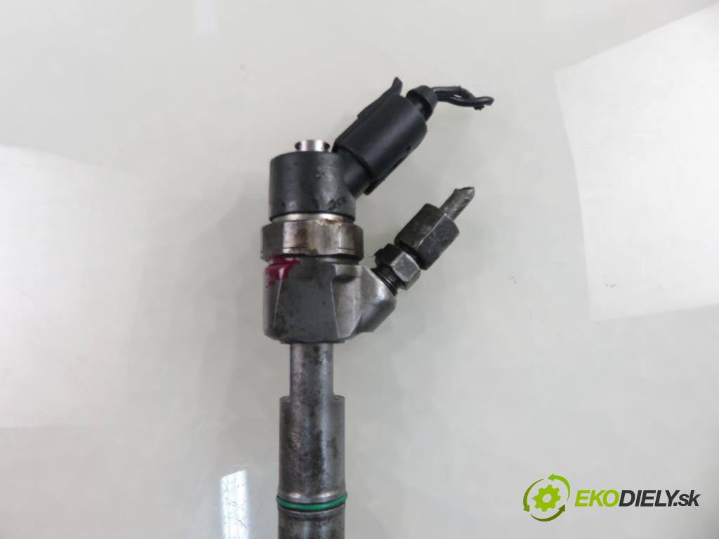 MERCEDES-BENZ KLASA A (W168) HB 2002 70,00 A 170 CDI 95 - OM 668.942 1689,00 vstrekovač 0445110090 ; 6680700887 (Vstrekovač paliva)