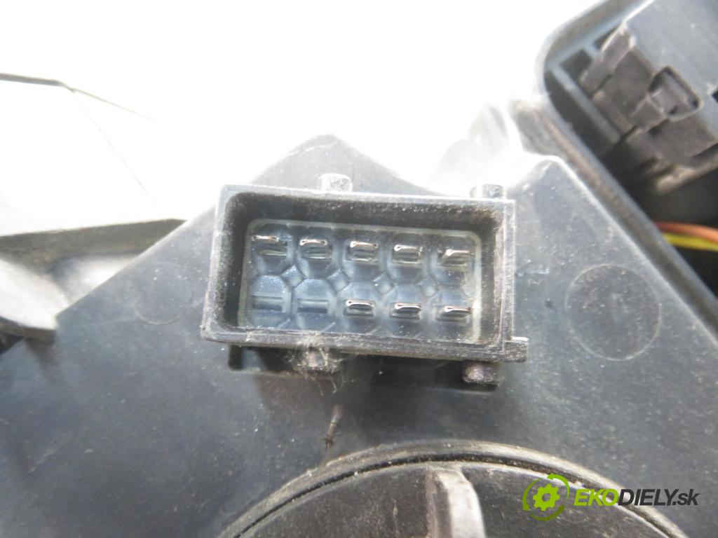 OPEL CORSA C (X01) HB 2006 59,00 1.2 16V Twinport 80 - Z 12 XEP 1229,00 Svetlo PP 13100536GT