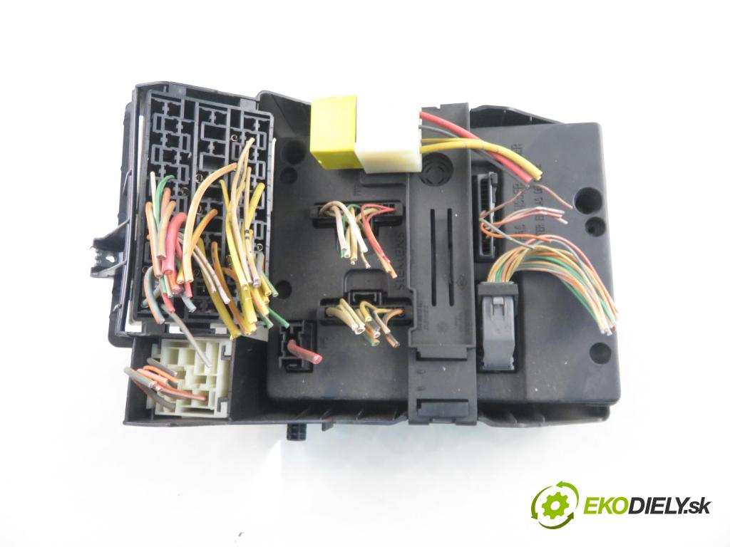 RENAULT MEGANE I (BA0/1_) FASTBACK 2002 70,00 1.4 16V 95 - K4J 750 1390,00 MODUL BSI 8200029340B ; S108502610G