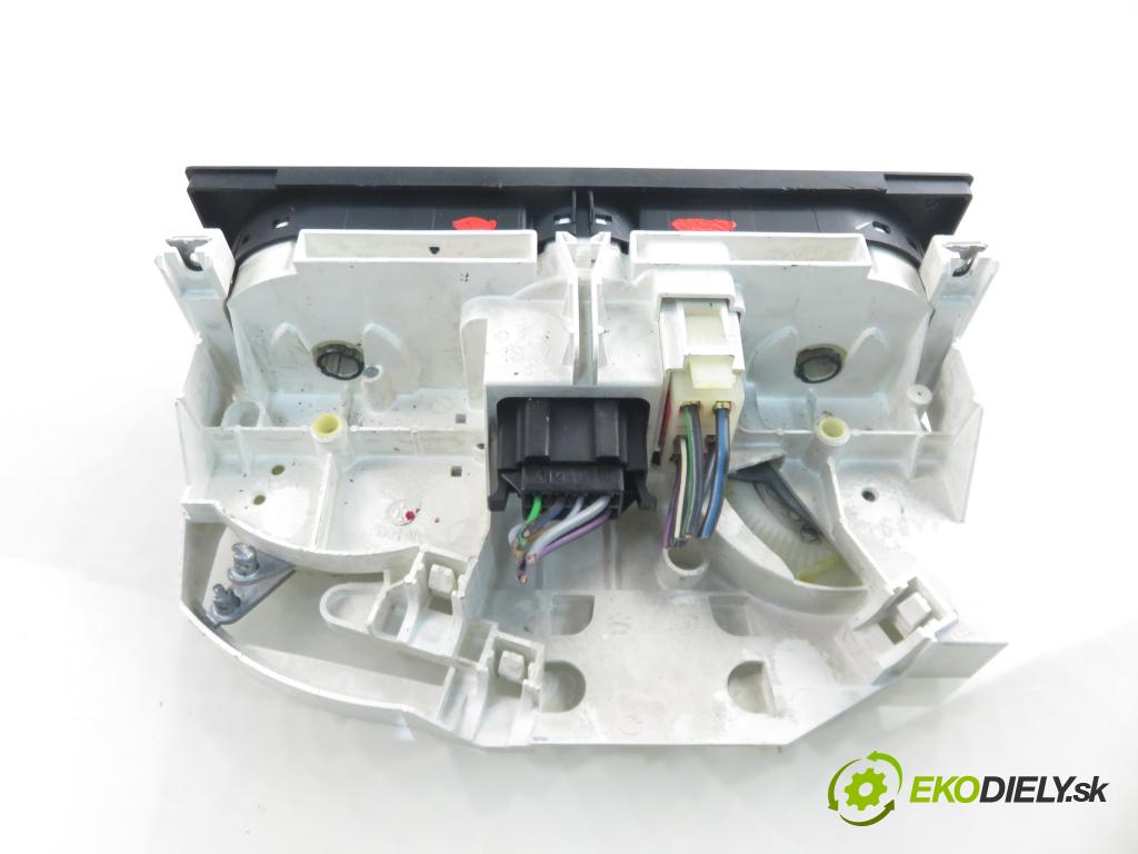 VW PASSAT B5 Variant (3B5) KOMBI 1998 74,00 1.6 - AHL 1595,00 Panel kúrenia KLIMATIZACE: 1J0820045G
