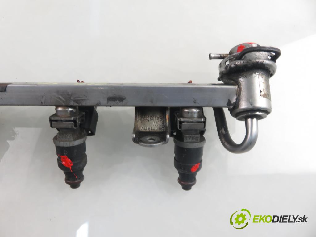 AUDI A3 (8L1) HB 1998 92,00 1.8 - AGN 1781,00 Lišta vstrekovacia 06A133317B ; 06A906031A (Vstrekovacia lišta)