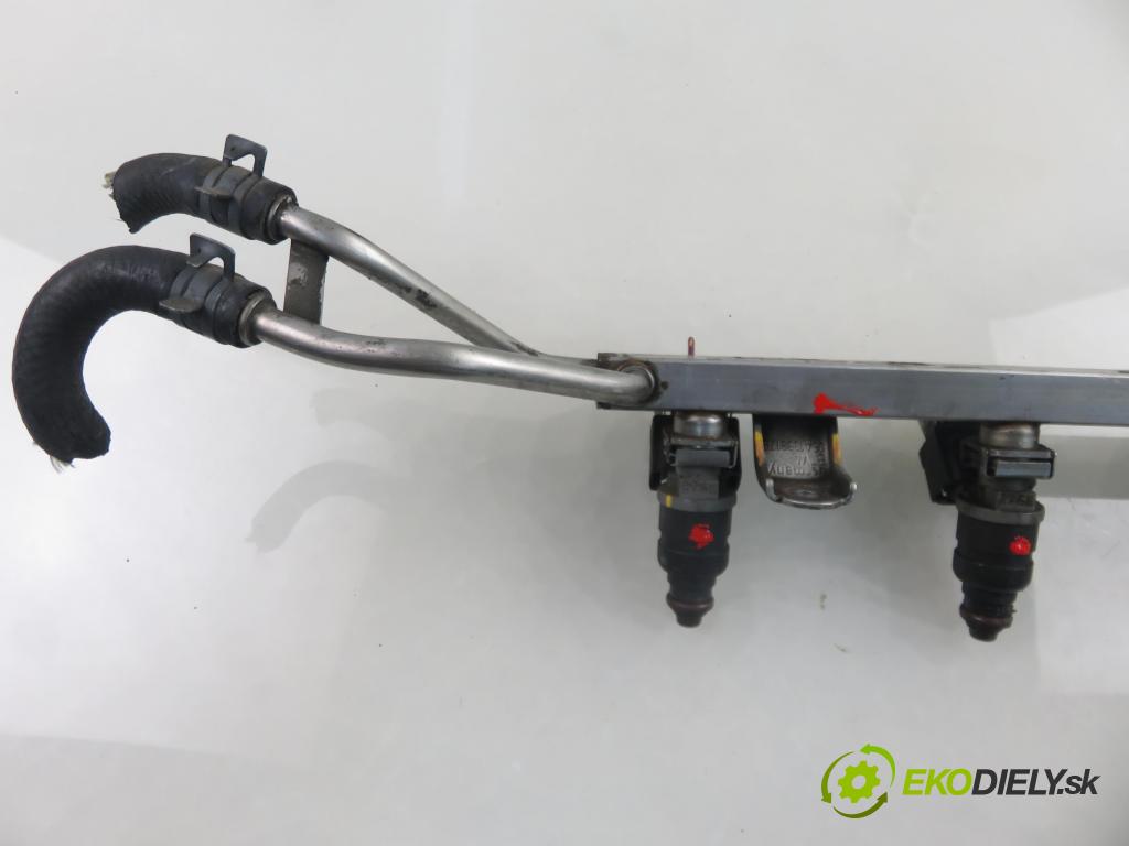 AUDI A3 (8L1) HB 1998 92,00 1.8 - AGN 1781,00 Lišta vstrekovacia 06A133317B ; 06A906031A (Vstrekovacia lišta)