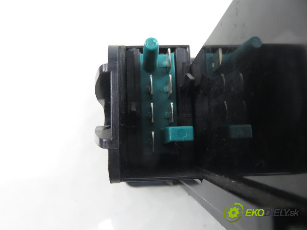 AUDI A3 (8L1) HB 2002 75,00 1.6 8V 102 - BFQ 1595,00 Panel kúrenia KLIMATRONIK 8L0820043L ; 5HB00818413