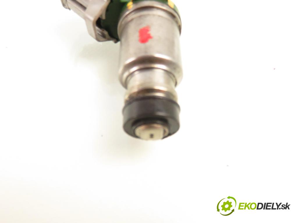 TOYOTA RAV 4 I (_A1_) SUV 1998 95,00 2.0 4WD - 3S-FE 1998,00 vstrekovač 2325074100 (Vstrekovač paliva)