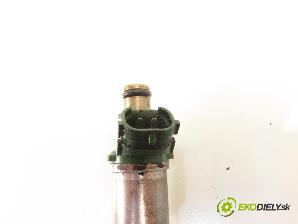 TOYOTA RAV 4 I (_A1_) SUV 1998 95,00 2.0 4WD - 3S-FE 1998,00 vstrekovač 2325074100 (Vstrekovač paliva)