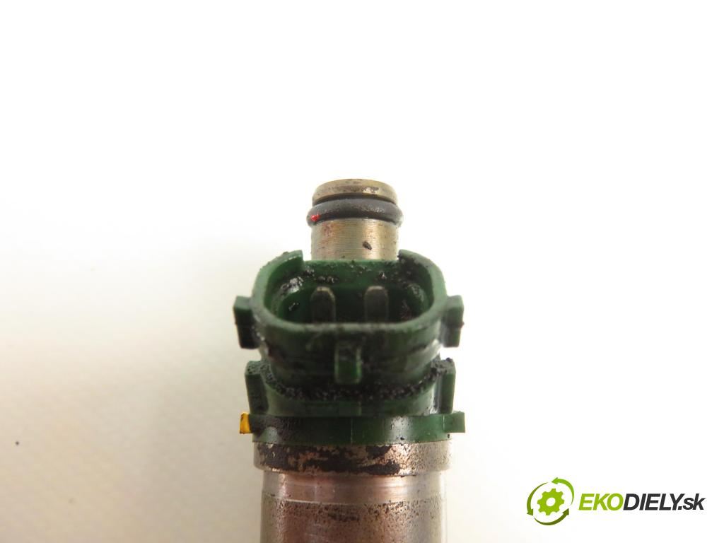 TOYOTA RAV 4 I (_A1_) SUV 1998 95,00 2.0 4WD - 3S-FE 1998,00 vstrekovač 2325074100 (Vstrekovač paliva)