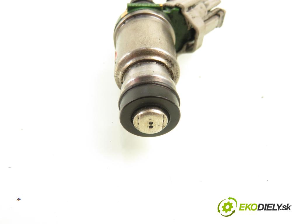 TOYOTA RAV 4 I (_A1_) SUV 1998 95,00 2.0 4WD - 3S-FE 1998,00 vstrekovač 2325074100 (Vstrekovač paliva)