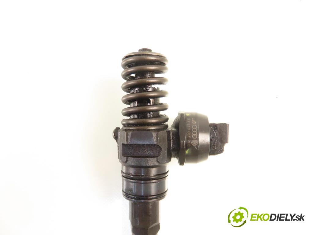 AUDI A4 (8E2, B6) SEDAN 2001 96,00 1.9 TDI PD 130 - AWX 1896,00 Vstrekovač 038130073AR ; 041720214 (Vstrekovač paliva)