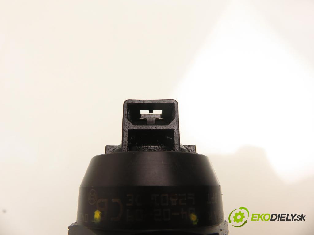 AUDI A4 (8E2, B6) SEDAN 2001 96,00 1.9 TDI PD 130 - AWX 1896,00 Vstrekovač 038130073AR ; 041720214 (Vstrekovač paliva)