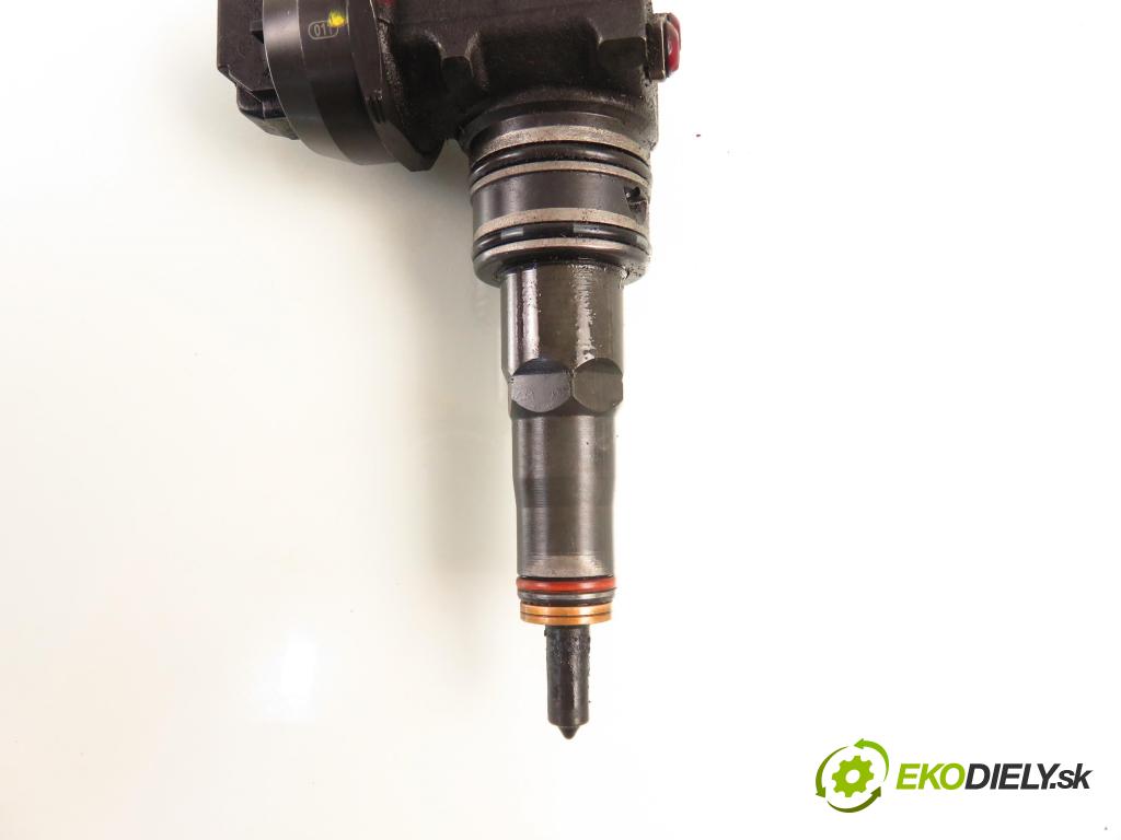 AUDI A4 (8E2, B6) SEDAN 2001 96,00 1.9 TDI PD 130 - AWX 1896,00 Vstrekovač 038130073AR ; 041720214 (Vstrekovač paliva)