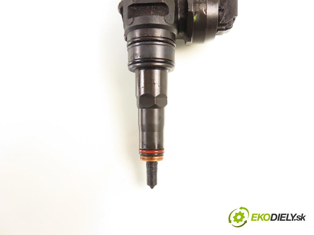 AUDI A4 (8E2, B6) SEDAN 2001 96,00 1.9 TDI PD 130 - AWX 1896,00 Vstrekovač 038130073AR ; 041720214 (Vstrekovač paliva)