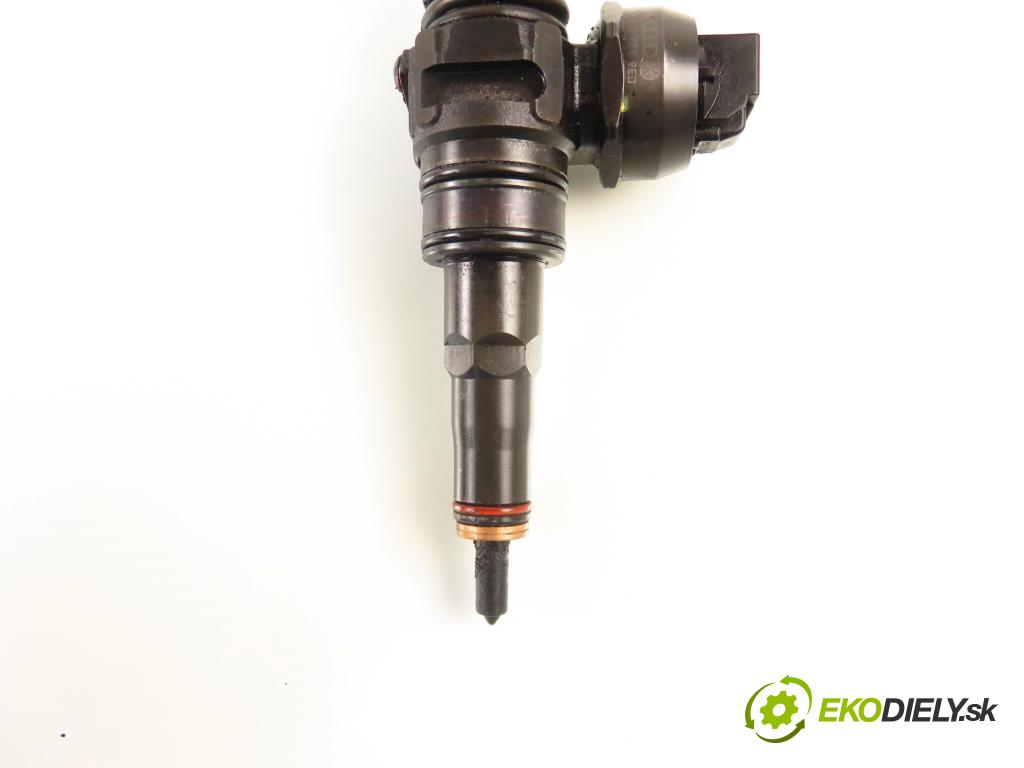 AUDI A4 (8E2, B6) SEDAN 2001 96,00 1.9 TDI PD 130 - AWX 1896,00 Vstrekovač 038130073AR ; 0414720214 (Vstrekovač paliva)