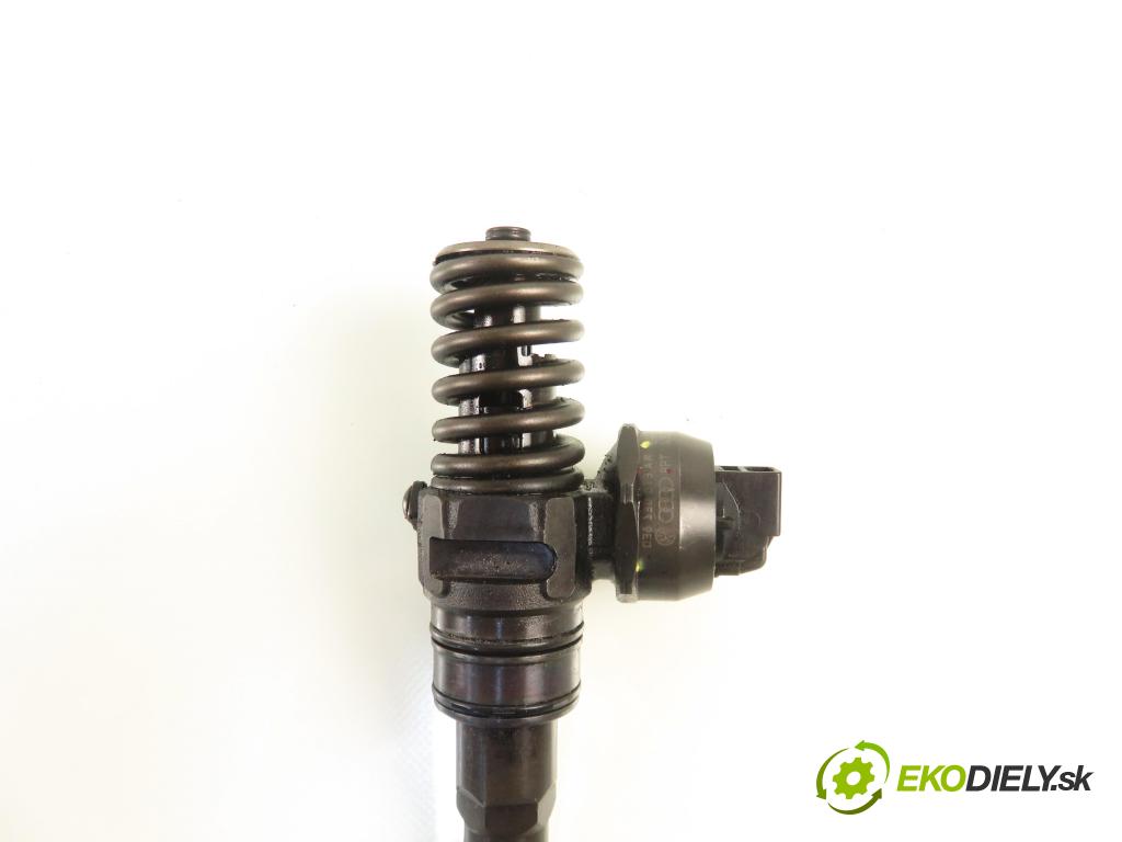 AUDI A4 (8E2, B6) SEDAN 2001 96,00 1.9 TDI PD 130 - AWX 1896,00 Vstrekovač 038130073AR ; 0414720214 (Vstrekovač paliva)