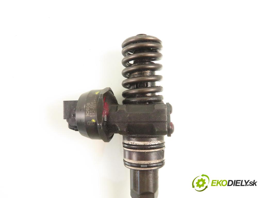 AUDI A4 (8E2, B6) SEDAN 2001 96,00 1.9 TDI PD 130 - AWX 1896,00 Vstrekovač 038130073AR ; 0414720214 (Vstrekovač paliva)