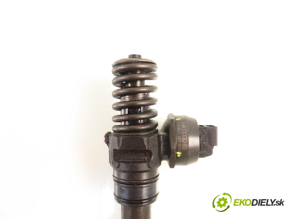 AUDI A4 (8E2, B6) SEDAN 2001 96,00 1.9 TDI PD 130 - AWX 1896,00 Vstrekovač 038130073AR ; 0414720214 (Vstrekovač paliva)