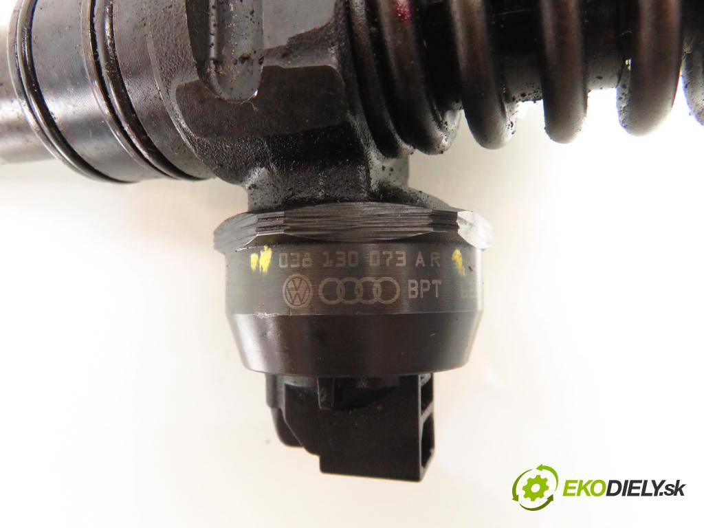 AUDI A4 (8E2, B6) SEDAN 2001 96,00 1.9 TDI PD 130 - AWX 1896,00 Vstrekovač 038130073AR ; 0414720214 (Vstrekovač paliva)