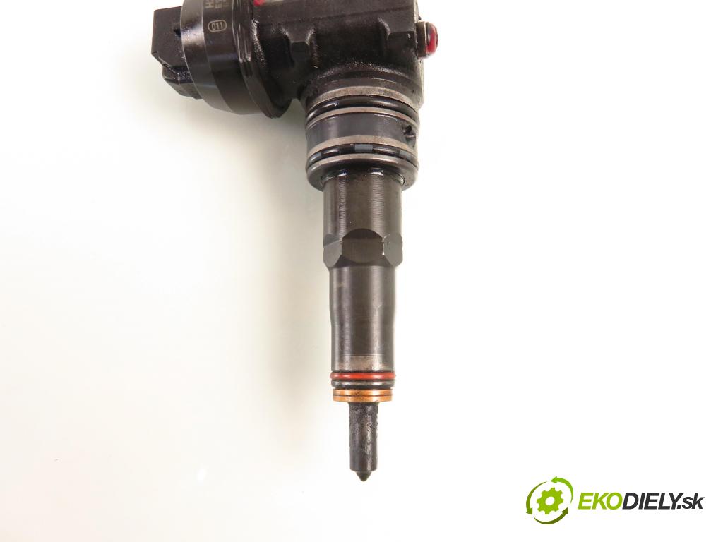 AUDI A4 (8E2, B6) SEDAN 2001 96,00 1.9 TDI PD 130 - AWX 1896,00 Vstrekovač 038130073AR ; 0414720214 (Vstrekovač paliva)