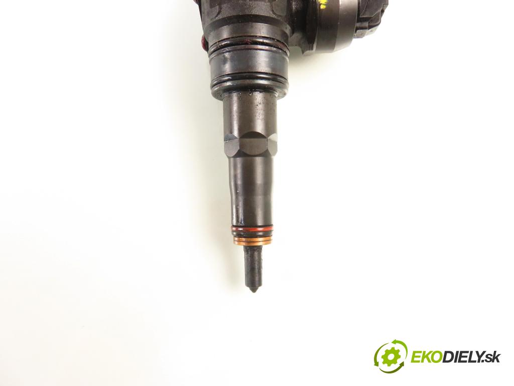 AUDI A4 (8E2, B6) SEDAN 2001 96,00 1.9 TDI PD 130 - AWX 1896,00 Vstrekovač 038130073AR ; 0414720214 (Vstrekovač paliva)