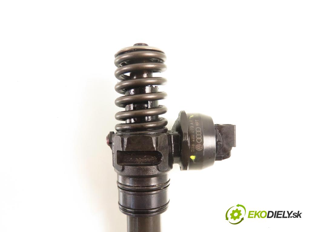 AUDI A4 (8E2, B6) SEDAN 2001 96,00 1.9 TDI PD 130 - AWX 1896,00 Vstrekovač 038130073AR ; 0414720214 (Vstrekovač paliva)