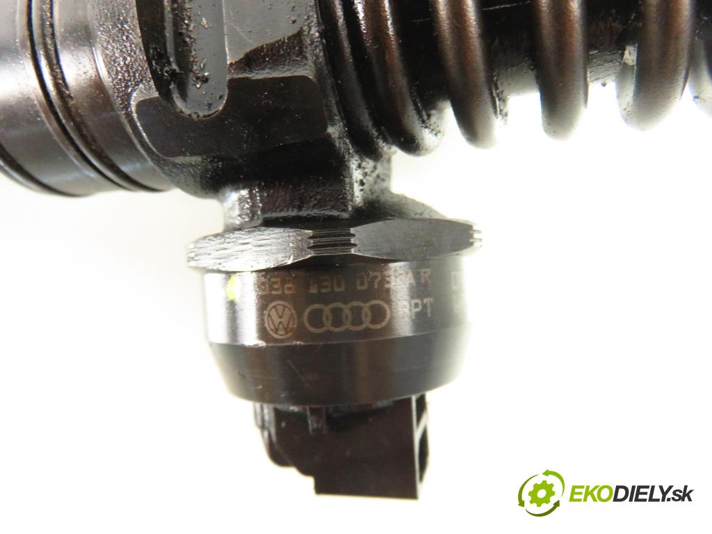 AUDI A4 (8E2, B6) SEDAN 2001 96,00 1.9 TDI PD 130 - AWX 1896,00 Vstrekovač 038130073AR ; 0414720214 (Vstrekovač paliva)