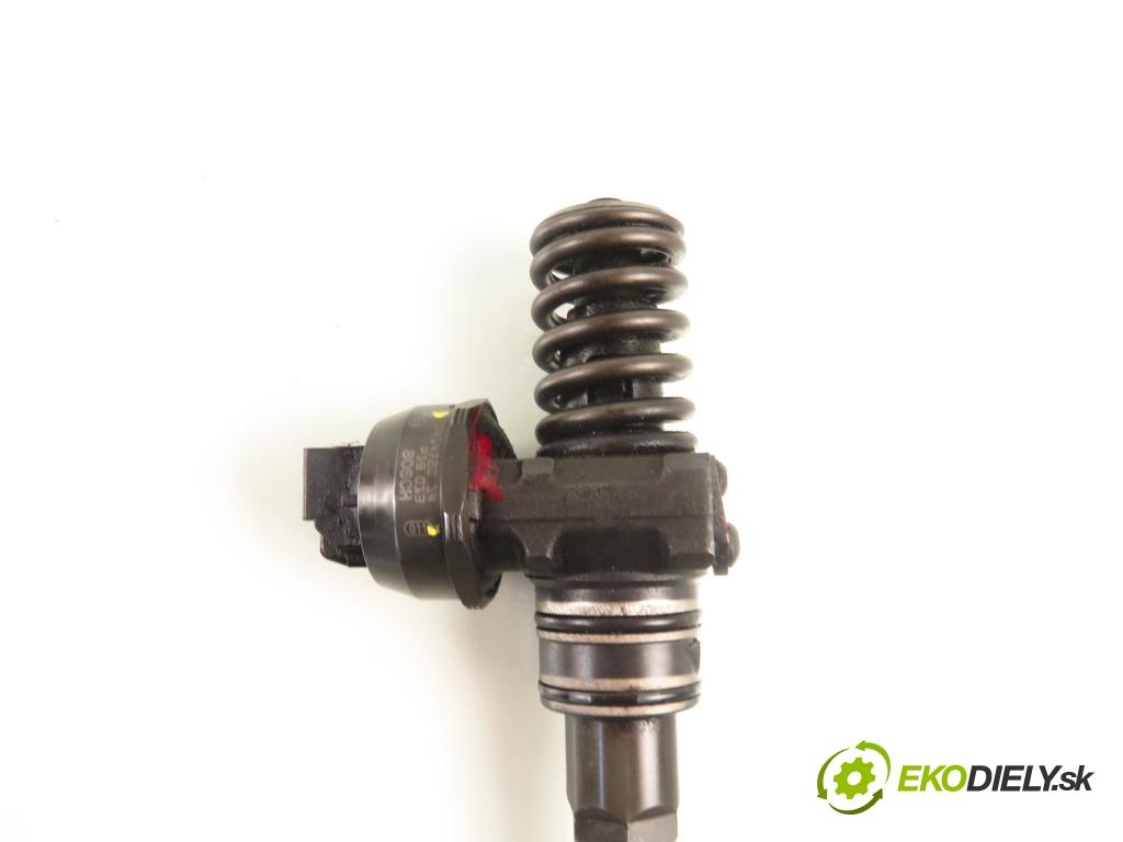 AUDI A4 (8E2, B6) SEDAN 2001 96,00 1.9 TDI PD 130 - AWX 1896,00 Vstrekovač 038130073AR ; 0414720214 (Vstrekovač paliva)