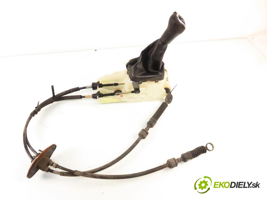 MITSUBISHI OUTLANDER I (CU_W) SUV 2005 100,00 2.0 (CU2W) - 4G63 (DOHC 16V) 1997,00 ZVEDÁK: